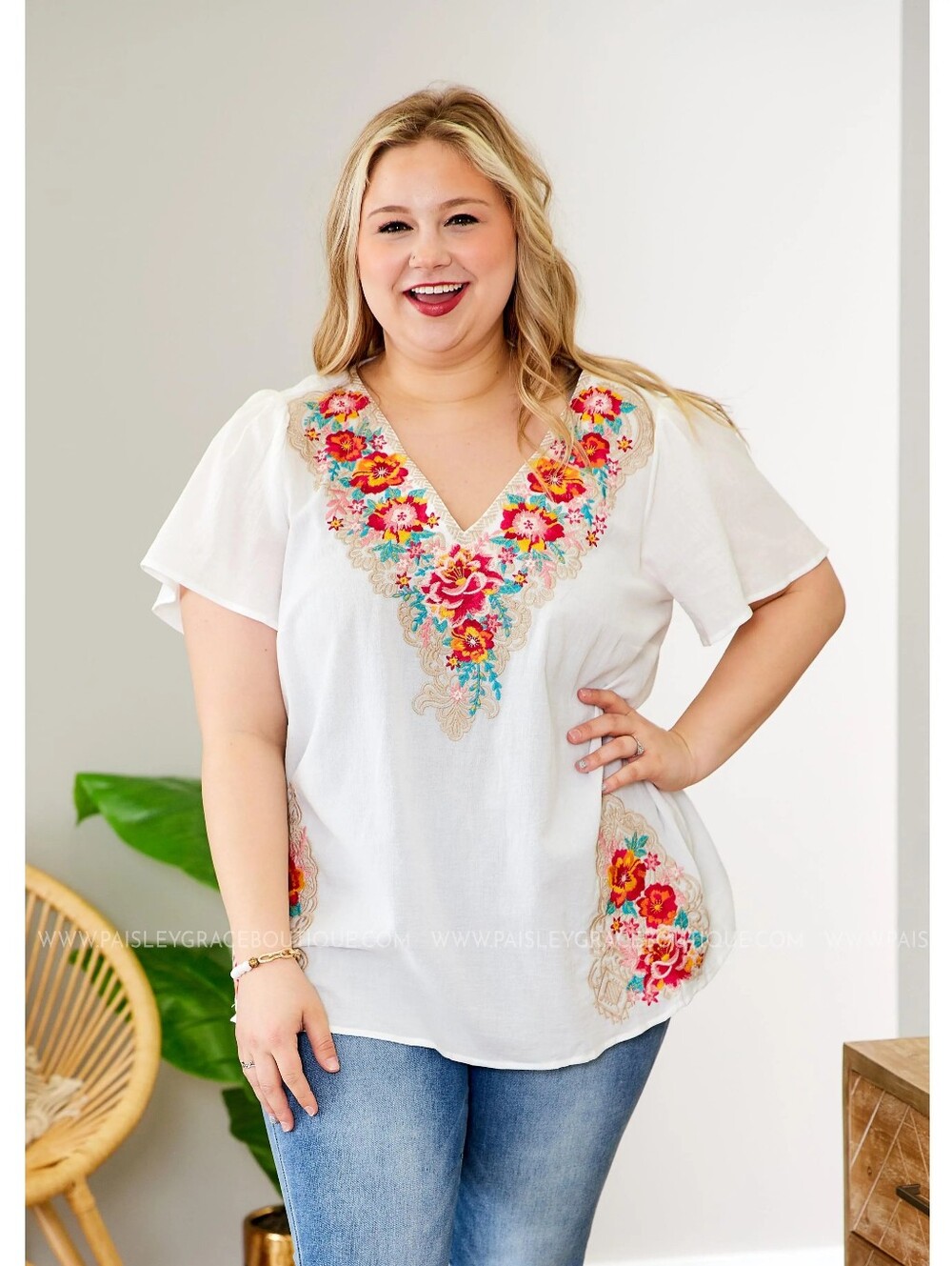 Savanna Jane White V-Neck Shirt Floral Embroidery